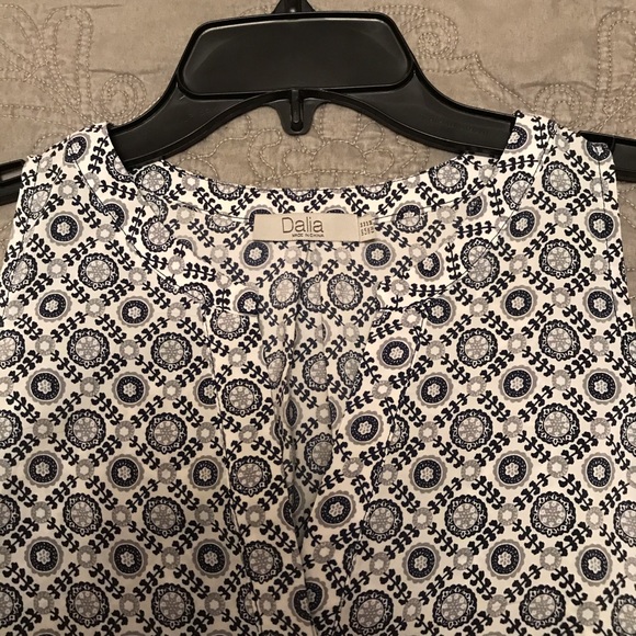 Sleeveless top - Picture 3 of 3